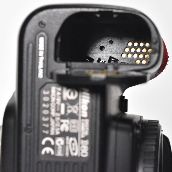 Nikon D80 Outfit SLR Digital Camera 10.2MP 18-135mm Lens 11,790 Clicks 32GB SD - Picture 5 of 16